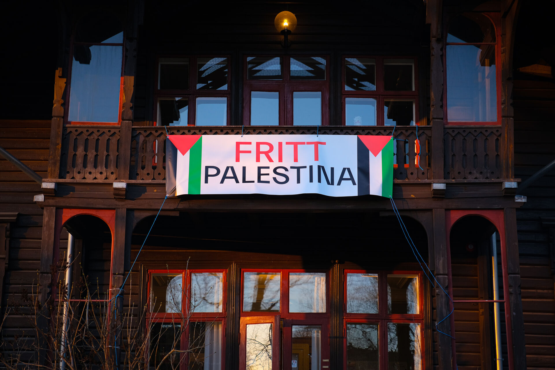 Bilde av nytt Palestina-banner etter at det forrige ble stjålet